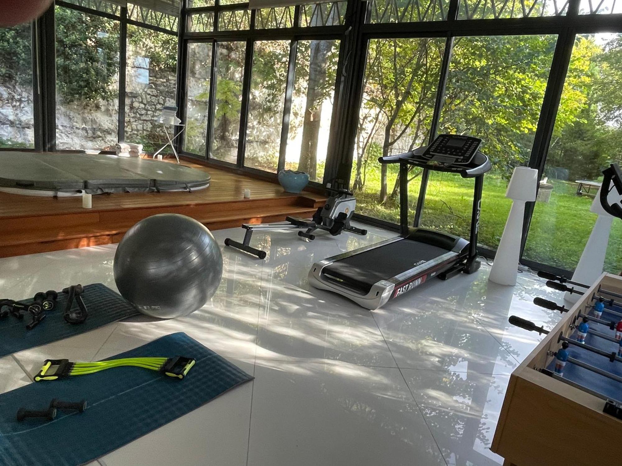 VILLA SPA PERRET-4 Étoiles-PARC de 3 Ha au pied du PARC NATUREL DU VEXIN NORMAND-Châteaux -Nature-Ballades-VTT-Cheval-Golf-À 5 Mn de GIVERNY-Jardins de MONET-Musée IMPRESSIONNISTE-Pour 2 Nuitées SAUNA ou JACUZZI offert en Hiver ou PISCINE en Été ou H Sainte-Genevieve-les-Gasny Exterior foto