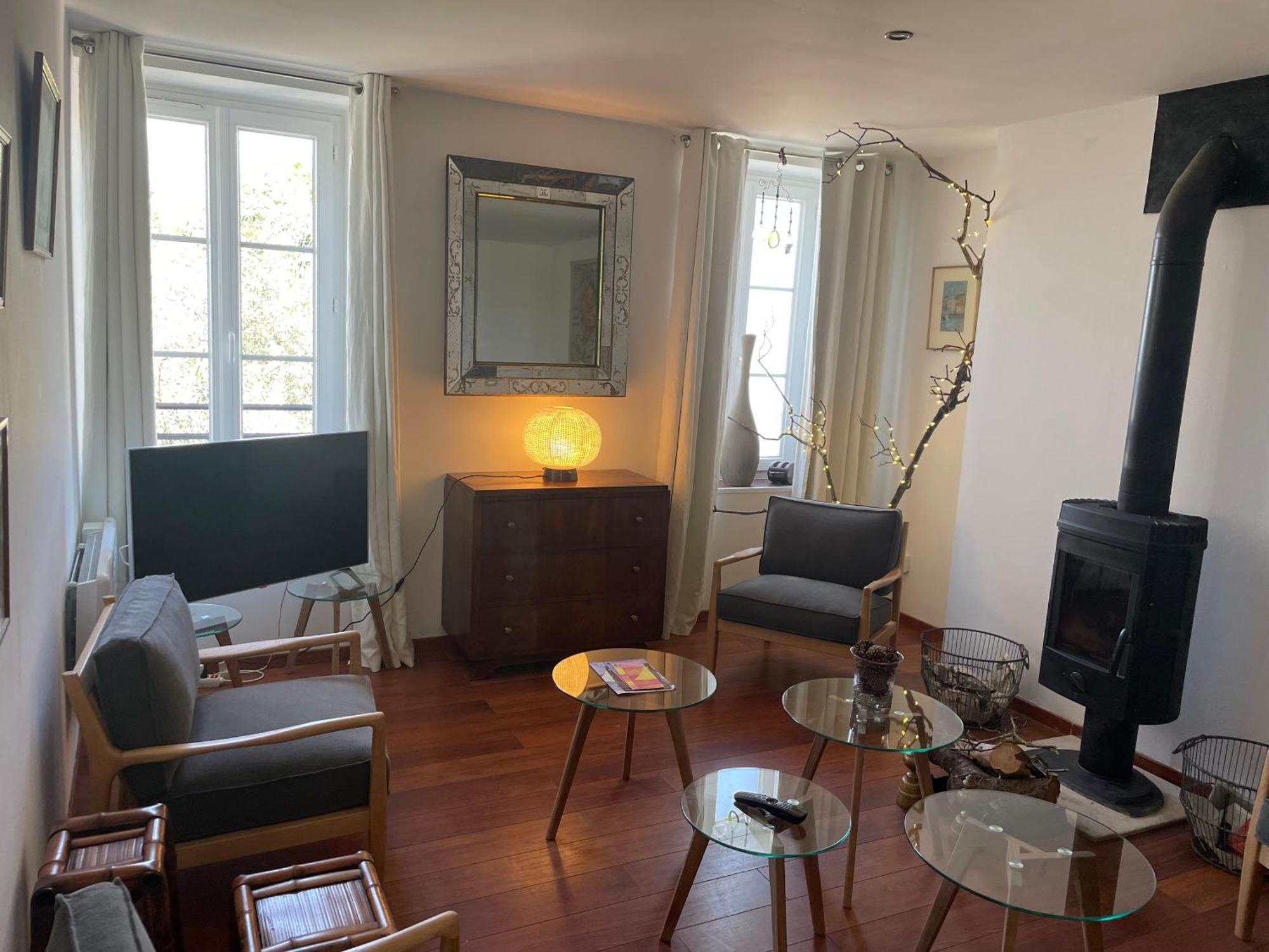 VILLA SPA PERRET-4 Étoiles-PARC de 3 Ha au pied du PARC NATUREL DU VEXIN NORMAND-Châteaux -Nature-Ballades-VTT-Cheval-Golf-À 5 Mn de GIVERNY-Jardins de MONET-Musée IMPRESSIONNISTE-Pour 2 Nuitées SAUNA ou JACUZZI offert en Hiver ou PISCINE en Été ou H Sainte-Genevieve-les-Gasny Quarto foto