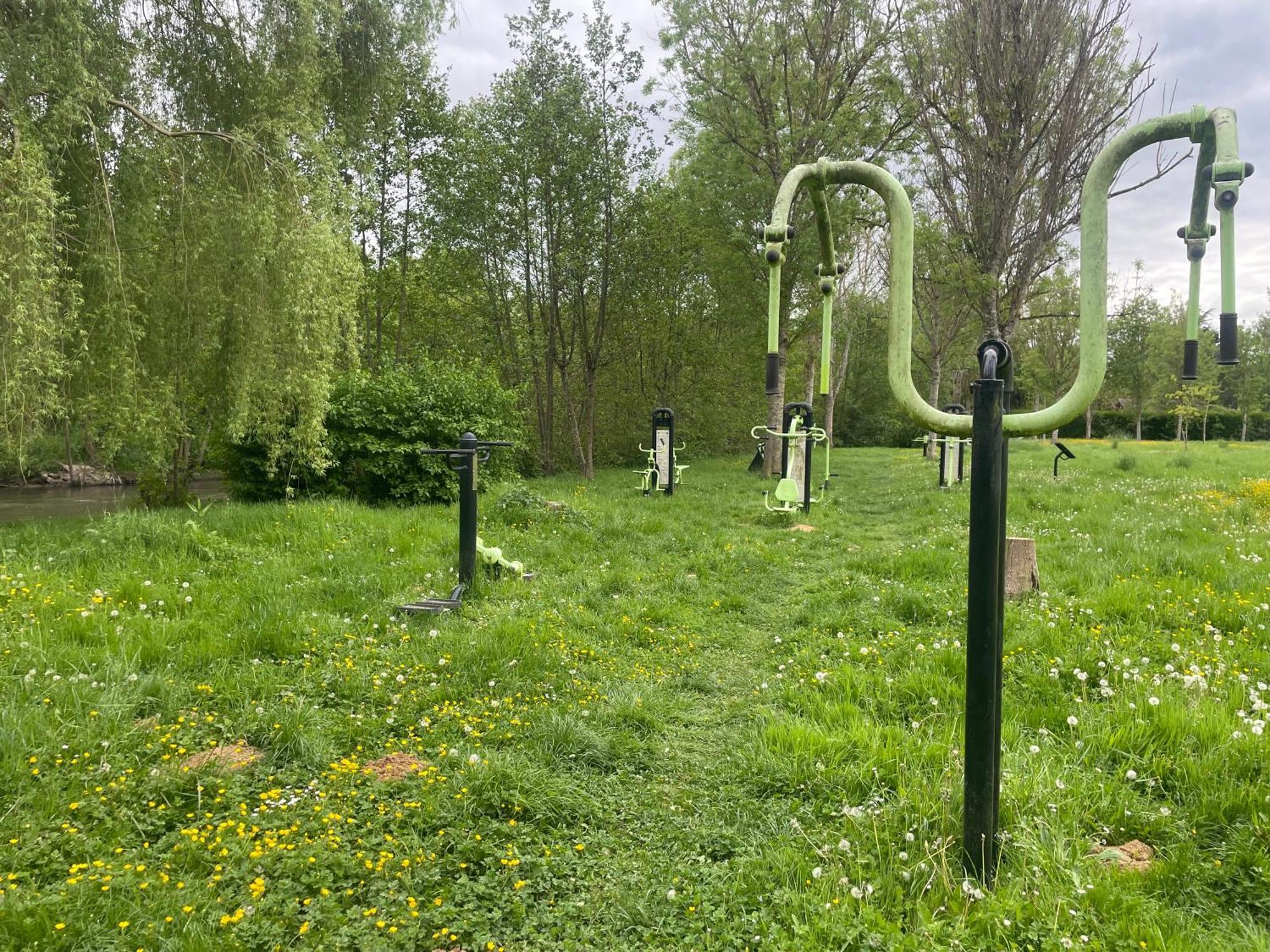 VILLA SPA PERRET-4 Étoiles-PARC de 3 Ha au pied du PARC NATUREL DU VEXIN NORMAND-Châteaux -Nature-Ballades-VTT-Cheval-Golf-À 5 Mn de GIVERNY-Jardins de MONET-Musée IMPRESSIONNISTE-Pour 2 Nuitées SAUNA ou JACUZZI offert en Hiver ou PISCINE en Été ou H Sainte-Genevieve-les-Gasny Exterior foto