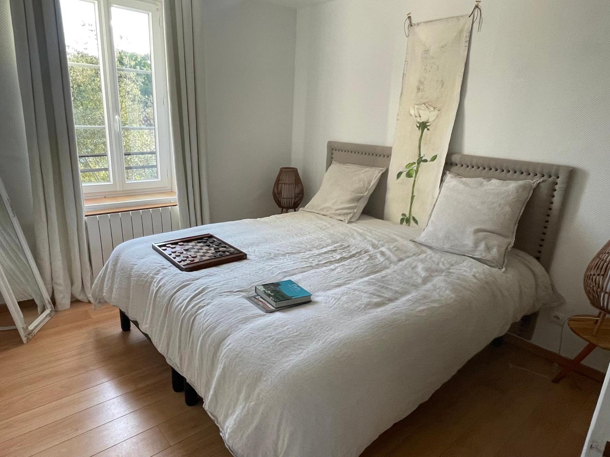 VILLA SPA PERRET-4 Étoiles-PARC de 3 Ha au pied du PARC NATUREL DU VEXIN NORMAND-Châteaux -Nature-Ballades-VTT-Cheval-Golf-À 5 Mn de GIVERNY-Jardins de MONET-Musée IMPRESSIONNISTE-Pour 2 Nuitées SAUNA ou JACUZZI offert en Hiver ou PISCINE en Été ou H Sainte-Genevieve-les-Gasny Quarto foto