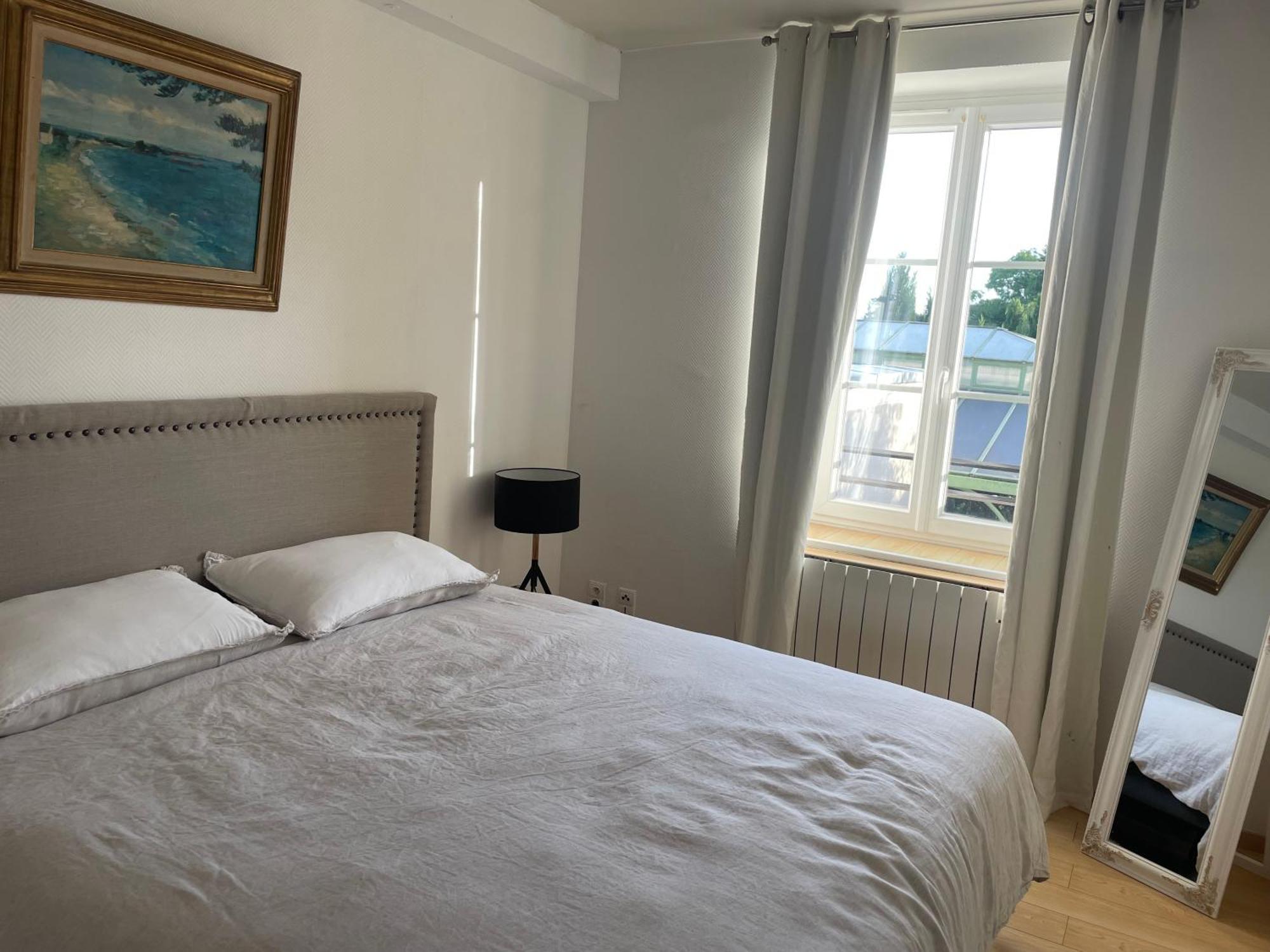 VILLA SPA PERRET-4 Étoiles-PARC de 3 Ha au pied du PARC NATUREL DU VEXIN NORMAND-Châteaux -Nature-Ballades-VTT-Cheval-Golf-À 5 Mn de GIVERNY-Jardins de MONET-Musée IMPRESSIONNISTE-Pour 2 Nuitées SAUNA ou JACUZZI offert en Hiver ou PISCINE en Été ou H Sainte-Genevieve-les-Gasny Quarto foto
